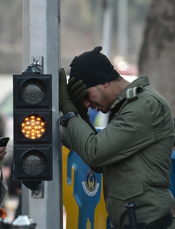 İrandan ürəkağrıdan fotolar -  Ölən həmkarları üçün ağladılar