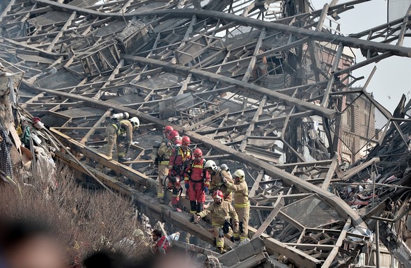 İrandan ürəkağrıdan fotolar -  Ölən həmkarları üçün ağladılar
