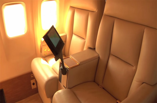 Trampın 100 milyonluq təyyarəsi -  Hamamın kranları qızıldandır + Fotolar