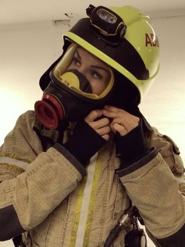 Ölkəsində yanğınsöndürən işləyir... -  Fotolar