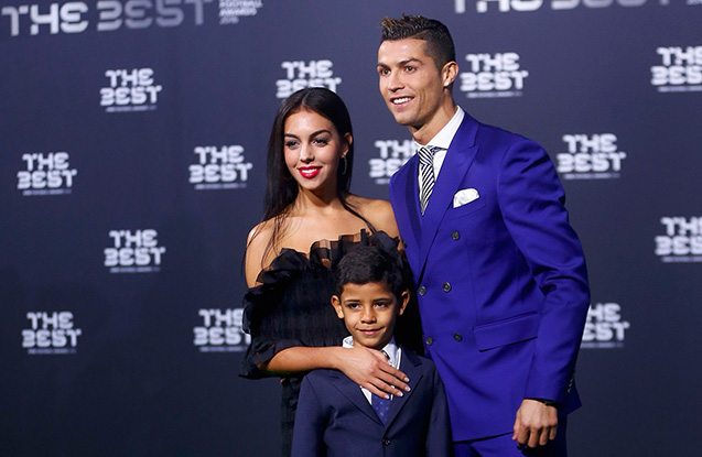 Ronaldo satıcı qızla evlənir  -  Fotolar