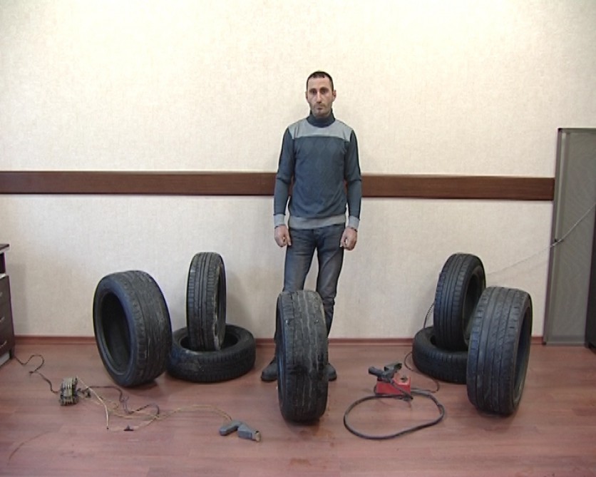 Yararsız maşın təkərləri satan şəxs tutuldu -  Foto