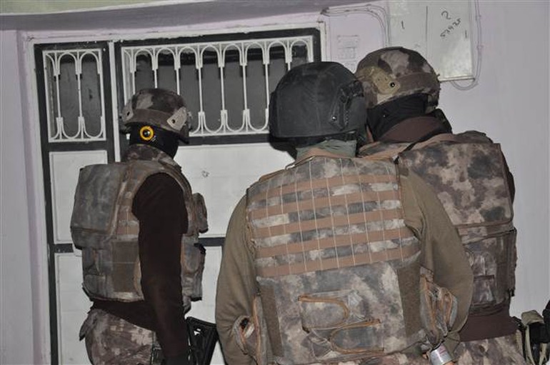 Türkiyədə bir gündə 500 nəfər saxlanılıb - İŞİD əməliyyatı Türkiyədə bir gündə 500 nəfər saxlanılıb - İŞİD əməliyyatı