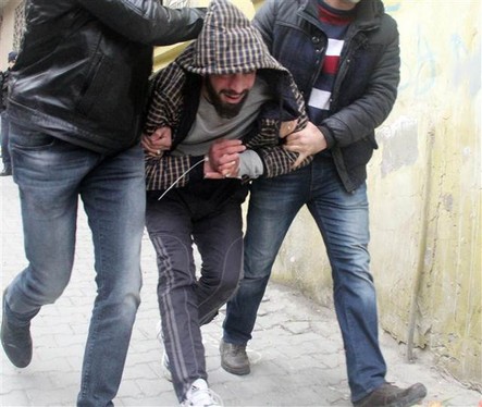 Türkiyədə bir gündə 500 nəfər saxlanılıb - İŞİD əməliyyatı Türkiyədə bir gündə 500 nəfər saxlanılıb - İŞİD əməliyyatı