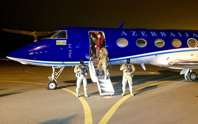 Lapşin Bakıya qandallı gətirildi - Video+Fotolar