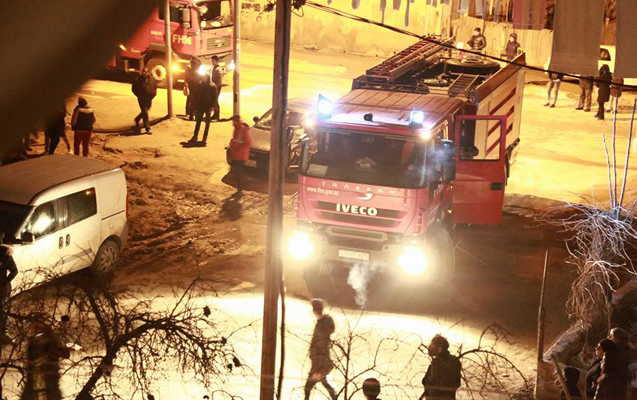 Lökbatanda binada tüstülənmə - Sakinlər təxliyə olundu + Fotolar