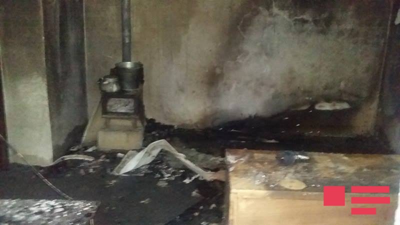 2 aylıq körpə evdə yanaraq öldü - Anası çöldə idi + dəhşətli fotolar