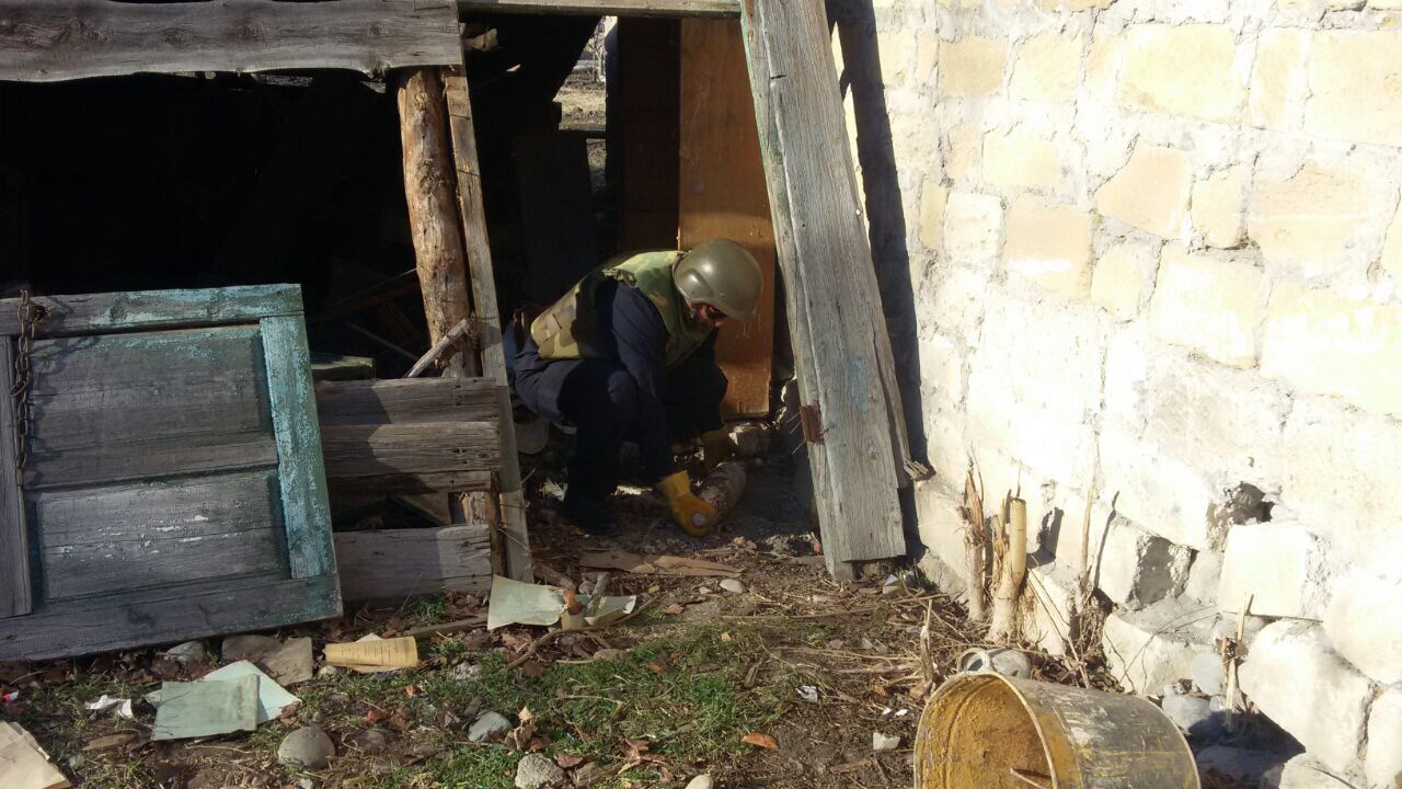 Məktəbin həyətində tank mərmisi tapıldı