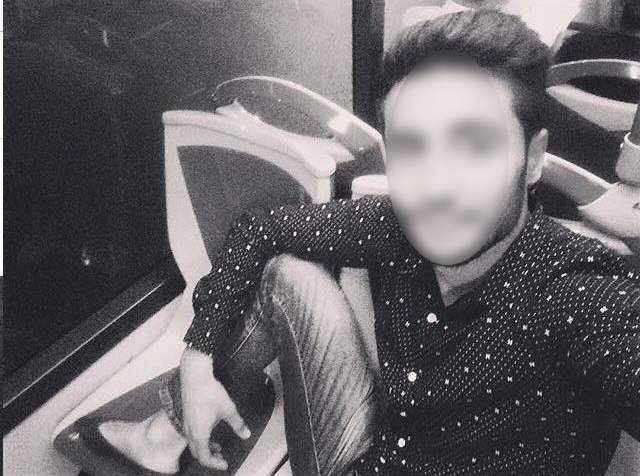 Bakıda avtobusda “turnik”ə çıxanlar   -  Foto