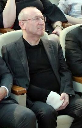 Azərbaycanda nazir m&uuml;avini qarda yıxıldı, başına iş gəldi  -  Foto