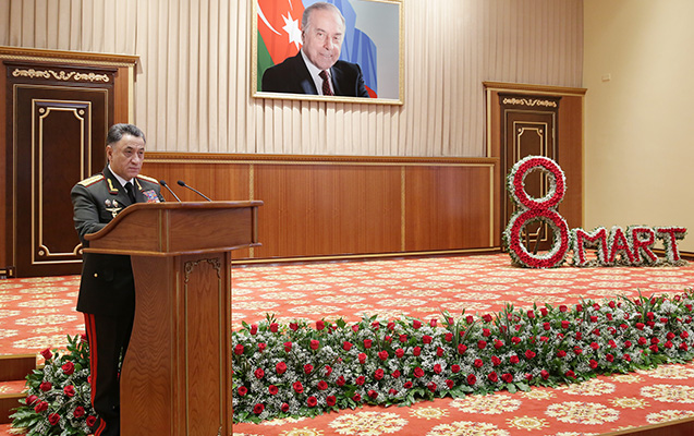 Ramil Usubovdan qadın polislərə hədiyyə