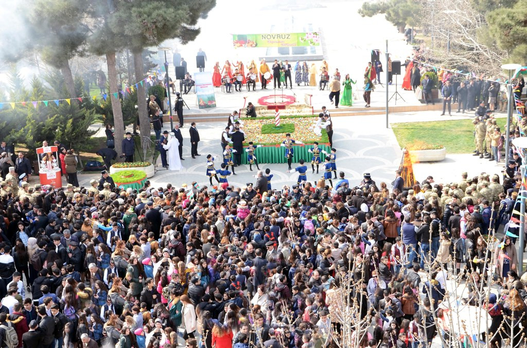 Bakıda ən böyük bayram xonçası  -  Foto