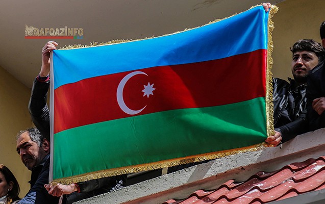 Azərbaycan bayrağına tələbat artdı  -  Qiymət qalxıb + Fotolar