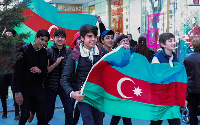 Azərbaycan bayrağına tələbat artdı  -  Qiymət qalxıb + Fotolar