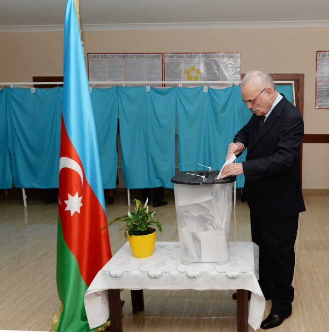 Artur Rasizadə səs verdi -  Foto