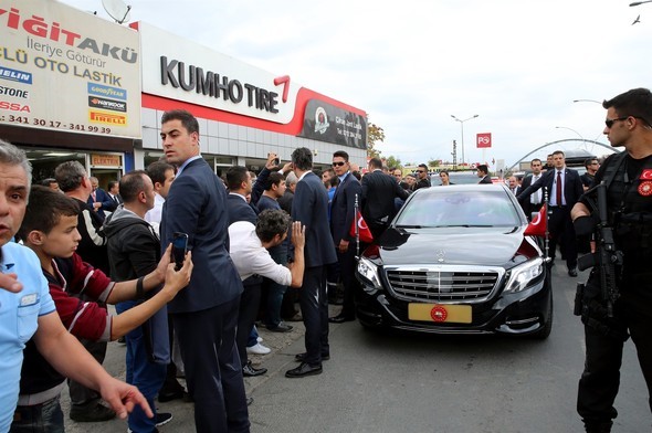 Ərdoğanla Binəli Yıldırım təkər mağazasında - Fotolar