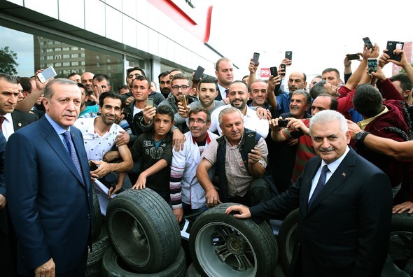 Ərdoğanla Binəli Yıldırım təkər mağazasında - Fotolar