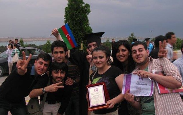 Türkiyədə maşın dərəyə aşıb - Azərbaycanlı qız ölüb Türkiyədə maşın dərəyə aşıb - Azərbaycanlı qız ölüb